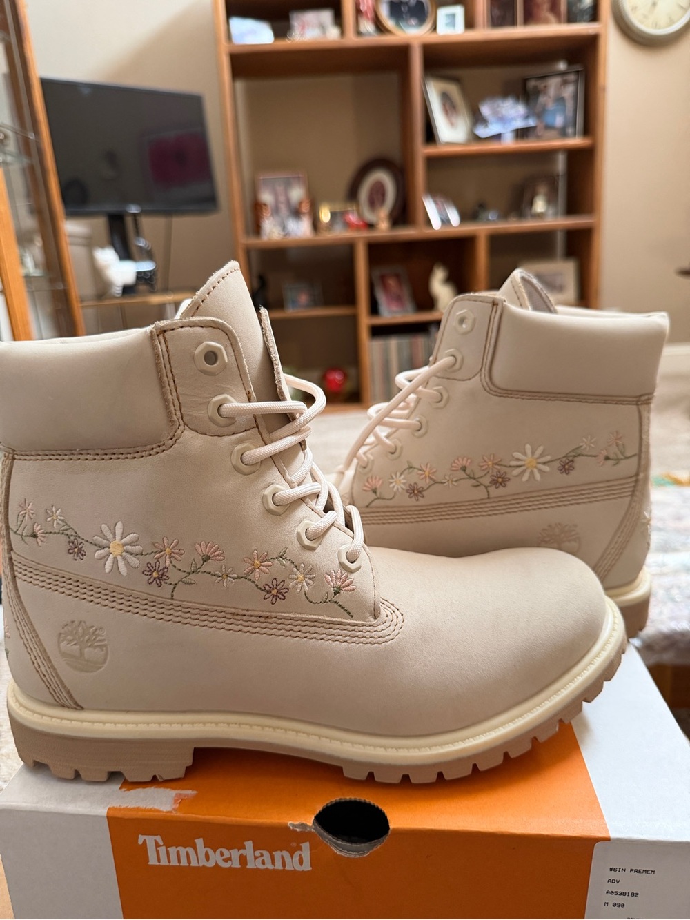 Timberland Women's Light Beige Floral Lace-Up Boots - Picture 1 of 6